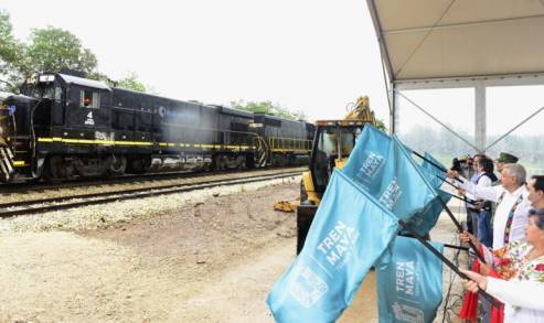 AMLO da banderazo al tramo 3 Calkiní â€“ Izamal del Tren Maya; traerá bienestar a la región y no afectará al ambiente, afirma