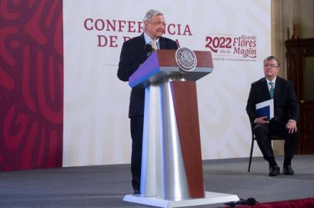 Llegan a México connacionales rescatados del conflicto entre Ucrania y Rusia; somos pacifistas, reafirma el presidente mexicano 