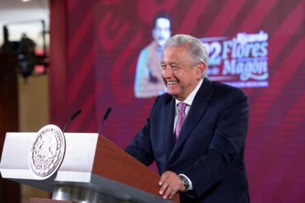 AMLO Afirma que el COVID-19 está cediendo en México y  llaman a aplicarse vacuna de refuerzo. 