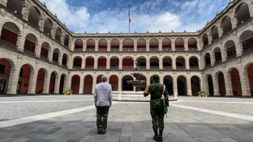 Presidente rinde homenaje a víctimas de COVID-19 y reconocimiento al personal de salud