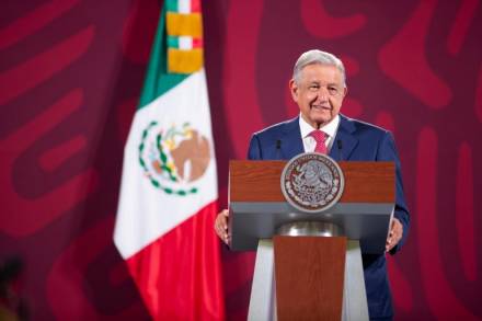 AMLO anuncia inversión de 600 millones de pesos en reforzamiento de Terminal 2 del AICM 