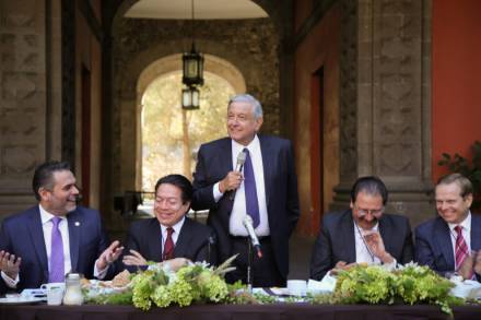 Presidente llama a diputados hacer de las pensiones, becas y servicios de salud derecho constitucional