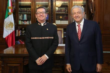AMLO recibe Cartas Credenciales de 10 Embajadores 