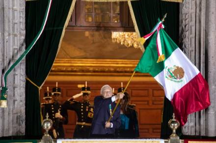 AMLO conmemora 211 Aniversario del Grito de Independencia y encabeza el tradicional Desfile del 16 de Septiembre 