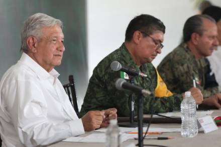 AMLO supervisa ayuda a damnificados por Agatha; inicia entrega directa de enseres y recursos 