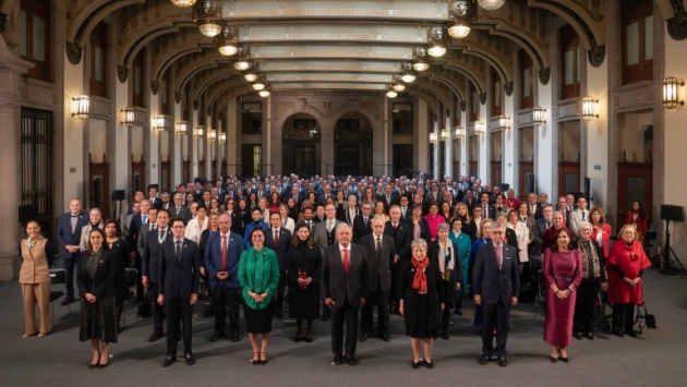 Embajadores y cónsules representan a México de manera responsable y digna: AMLO 