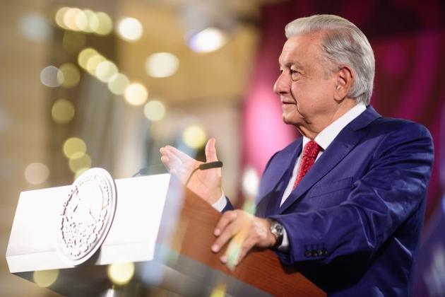 Reducción de precios de combustibles, uno de los beneficios del rescate de Pemex: AMLO 