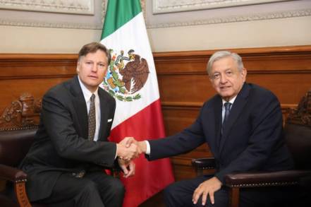 Presidente afianza relaciones con cuatro países en recepción de cartas credenciales