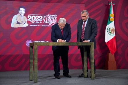 AMLO  firma decreto de refuerzo a las acciones para el abasto de agua en Nuevo León 