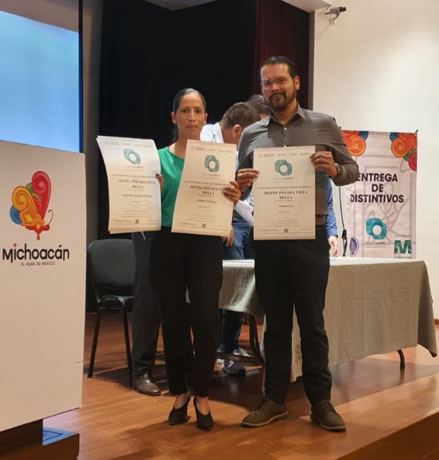 Sectur entrega credenciales de guías de turistas y distintivos de calidad a empresas michoacanas 