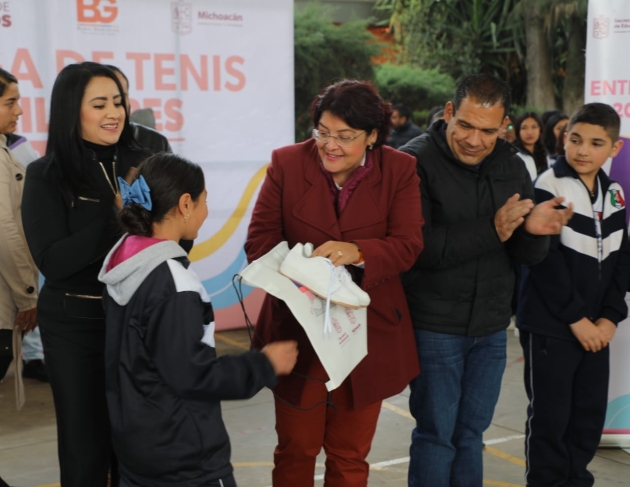 Avanza a paso firme entrega de calzado escolar a secundarias: SEE 