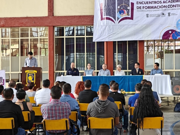 Docentes del Cecytem comparten experiencias para mejorar sus habilidades de enseñanza 
