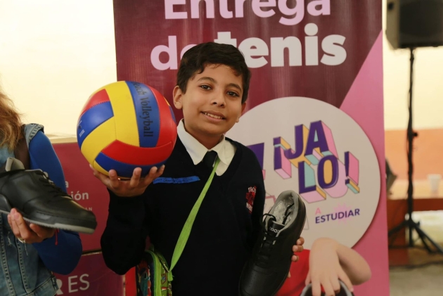 Tenis de Jalo a Estudiar, apoyo a la economía familiar: jóvenes beneficiados 