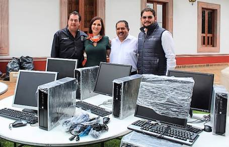 Hace entrega histórica de apoyos Lupillo Aguilera en   favor de la población de los municipios del Distrito de Pátzcuaro