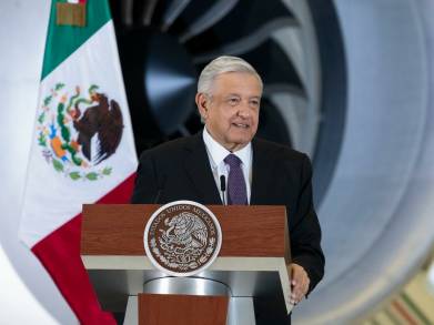 Conferencia frente al avión presidencial muestra lujos de gobiernos neoliberales: presidente; avanza venta de aeronave y de boletos de la Lotería
