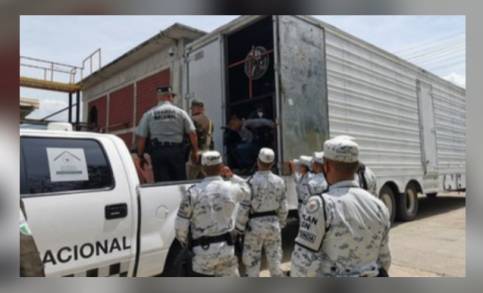 Guardia Nacional Mexicana e INM auxilian en Chiapas a 93 personas migrantes, 63 de ellas menores, que viajaban hacinadas en un camión de carga 