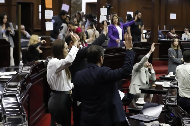 Tipifica la 76 Legislatura la apología del delito salvaguardando la libertad de expresión y prensa 