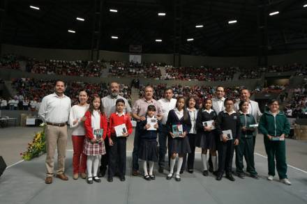 Entrega Gobierno de Morelia 3 mil tablets a estudiantes de nivel básico
