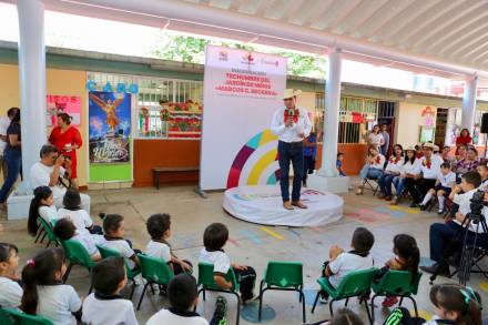 Reciben niños y niñas de Huetamo espacios Dignos y Aulas Equipadas   