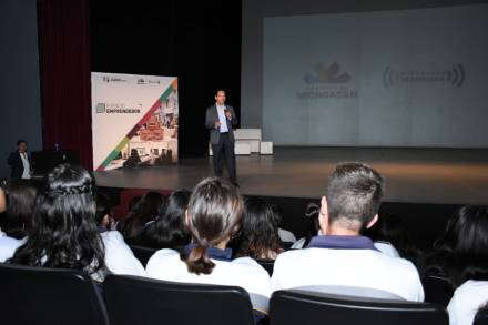 A ser agentes de cambio, convoca titular de Sedeco a jóvenes del Oriente