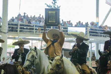 Otorgan al Gobernador de Michoacán Silvano Aureoles Conejo reconocimiento con Presea Herradura de Oro de la Charrería Mexicana