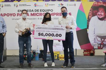 Entrega Carlos Herrera Tello créditos y equipamiento a comerciantes de Uruapan
