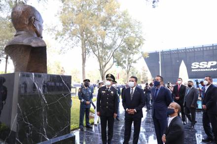 Policías, ejemplo de heroísmo y compromiso con Michoacán: Silvano Aureoles