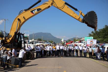 Impulsan desarrollo económico de Huetamo con modernización de acceso carretero