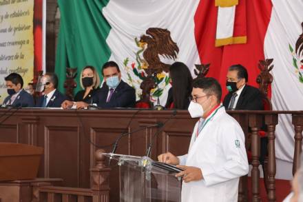 Reconocen labor de personal médico con Presea Constitución de 1814