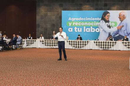 Reconoce Carlos Herrera a trabajadores y trabajadoras del sistema de salud estatal