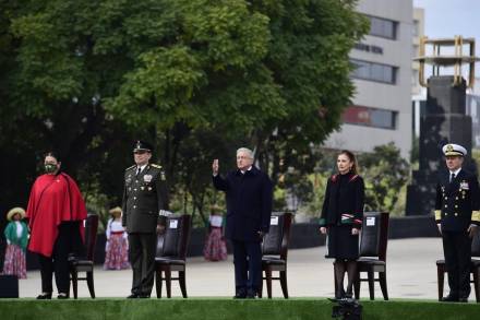 El Presidente de México conmemora 110 Aniversario de la Revolución; Cuarta Transformación se llevará a cabo por la vía pacífica y democrática, afirma
