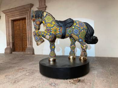 Se Presenta la Magia y el Color del Arte Huichol en el Centro Cultural Clavijero 