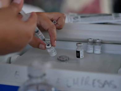 Mezclar dosis genera errores de inmunización contra COVID-19: COEVA 