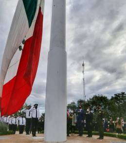 Izan la Bandera Nacional para iniciar el mes Patrio  