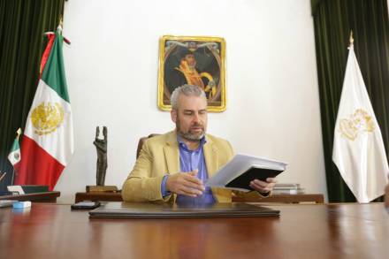 Alfredo Ramírez Bedolla declara se inicia pago de salarios al  magisterio y comienza a saldar adeudos 