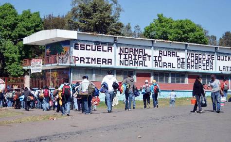Al año se destinan más de 10 mdp a becas de estudio para normalistas de Tiripetío 