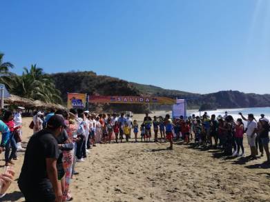 Inicia la Fiesta en la Bahía, en Caleta de Campos Michoacán 