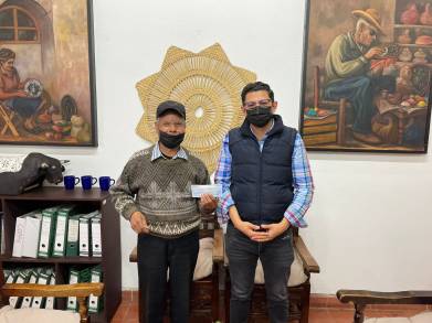  IAM otorga financiamiento a sector artesanal michoacano  