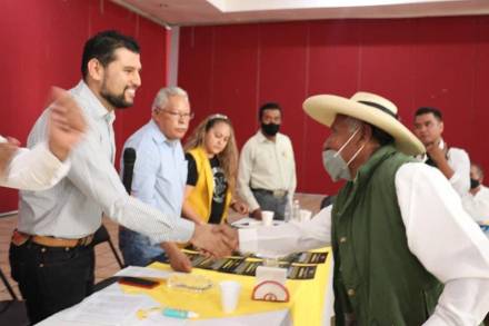 Recorre Octavio Ocampo municipios de Zitácuaro y Benito Juárez  