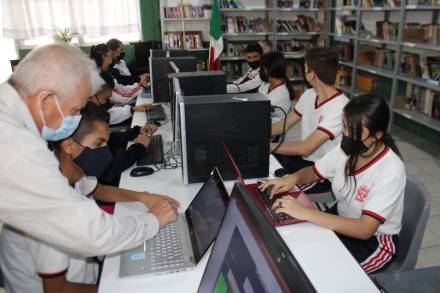 Con responsabilidad y vocación, 60 mil maestros mantienen clases y alistan cierre de ciclo en Michoacán 