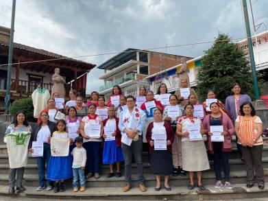  Rescatan técnicas artesanales en textil de Cherán 