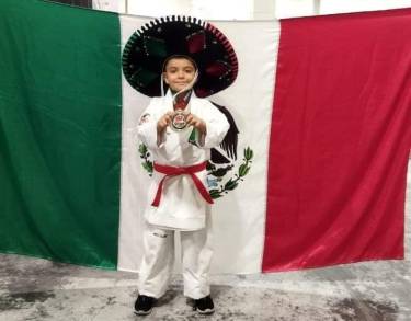 Gana niño moreliano medalla de plata en 10m. Wukf Karate World Championship 2022 