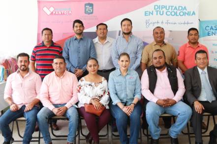ENTREGA DIPUTADA IVONNE PANTOJA ÃšTILES ESCOLARES A NIÃ‘OS DE PRIMARIA Y PREESCOLAR  