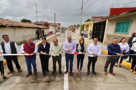 Inaugura Bedolla obras Faeispum en Queréndaro e Indaparapeo 