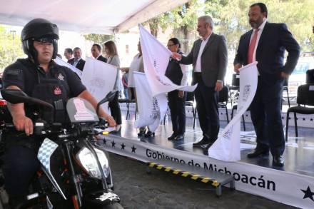 Entrega Ramírez Bedolla segunda etapa de Apoyos del  Fortapaz e Pátzcuaro 
