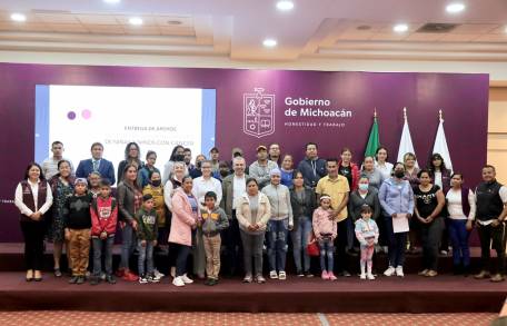 Entrega Bedolla 17 mdp en apoyos a familias cuidadoras de niñas y niños con cáncer 