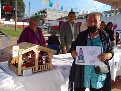 Premian talento y creatividad de artesanos de Zirahuén 