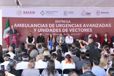 Entrega Gobernador 22 ambulancias a 16 municipios y al CRUM 