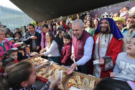 Festeja Alfredo Ramírez Bedolla el Día de Reyes Magos con niñas y niños de Michoacán 