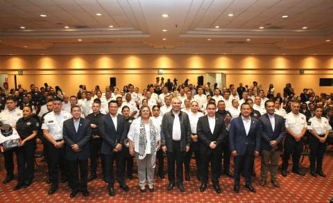 Entrega Alfredo Ramírez Bedolla uniformes y equipo a la Policía Auxiliar para reforzar la seguridad en Michoacán  